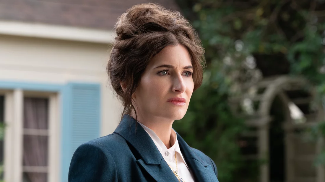 Kathryn Hahn in </em>Agatha All Along.</em>