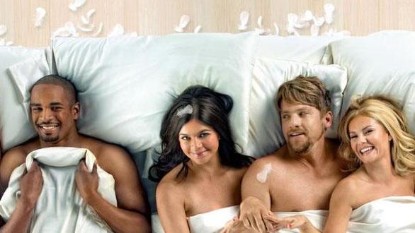 The cast of <em>Happy Endings</em>